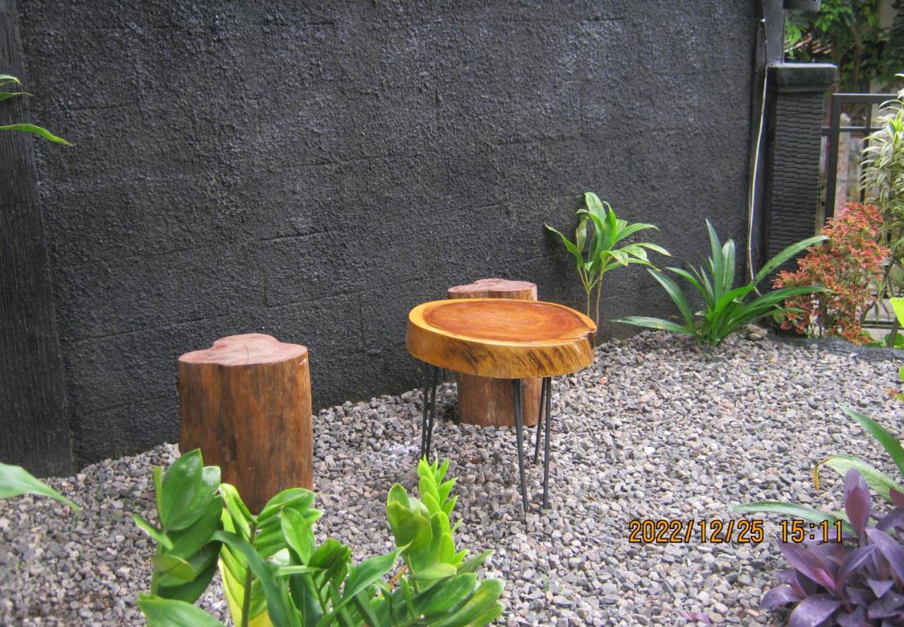 Отель Aqilakost N Cafe Gadog Puncak Богор Экстерьер фото